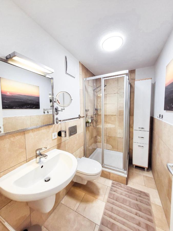 Zentrale Ferienwohnung In Aalen City Mit 4-Sternen エクステリア 写真